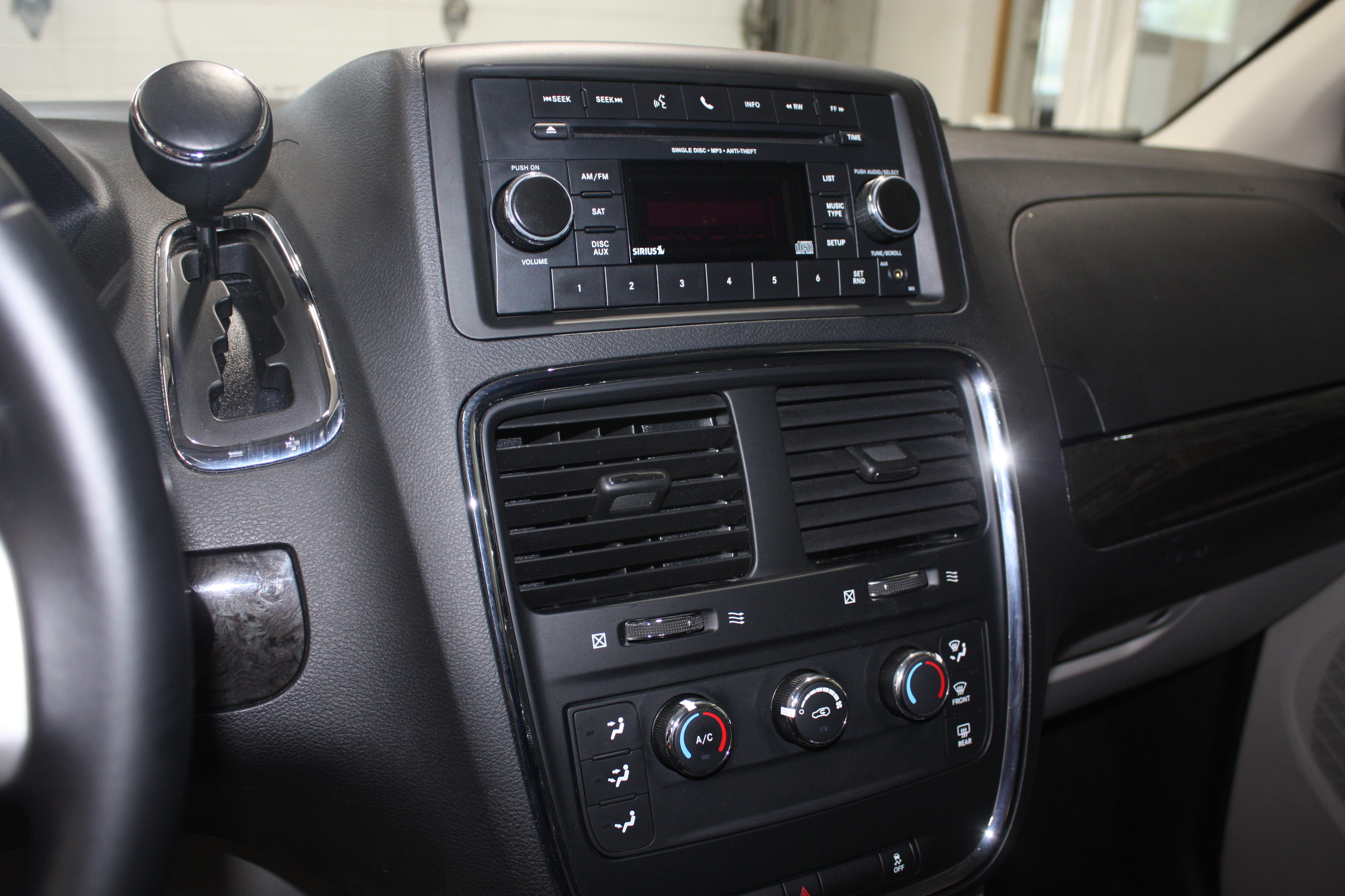 2015 DODGE GRAND CARAVAN STOW AND GO