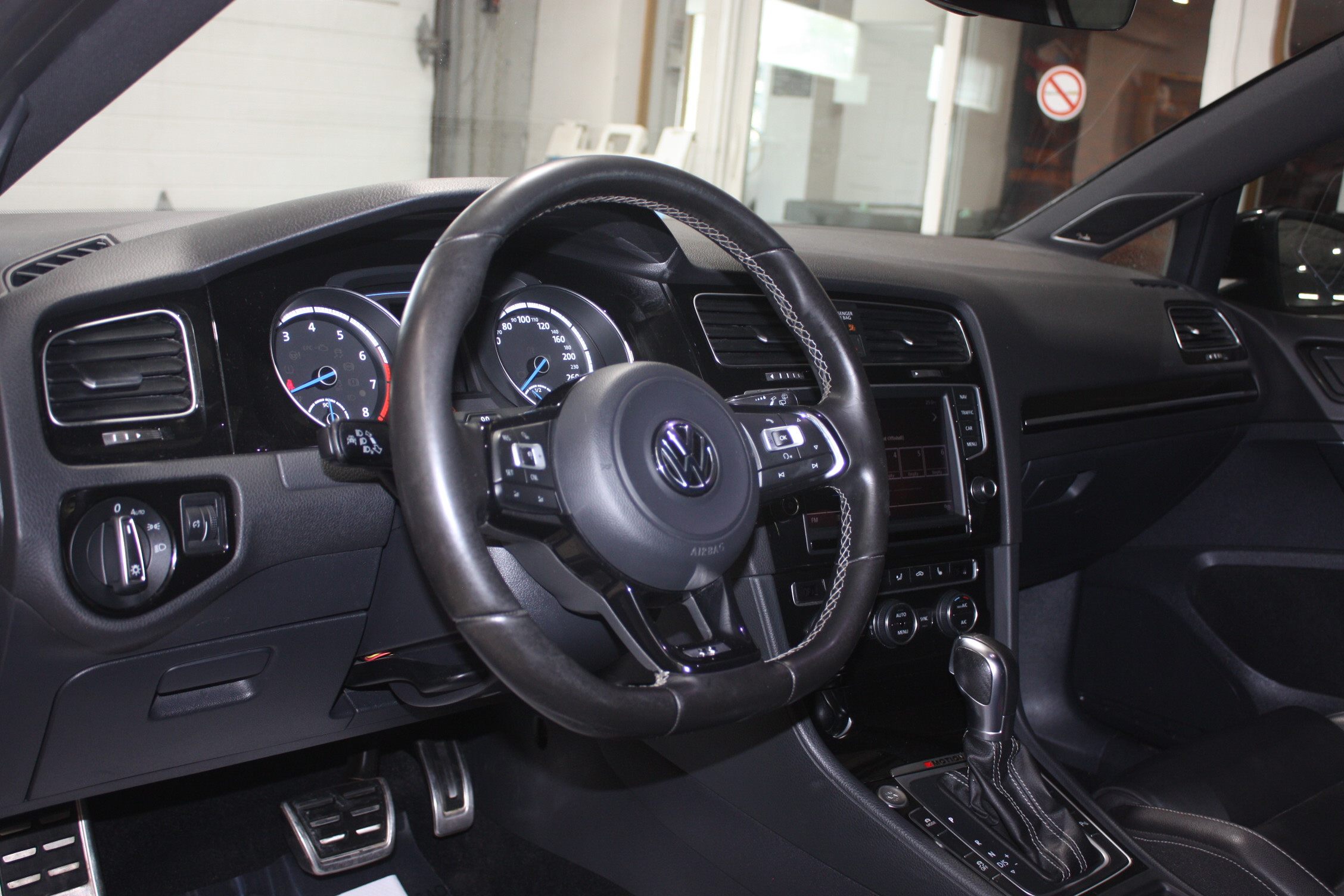 2017 VOLKSWAGEN GOLF R