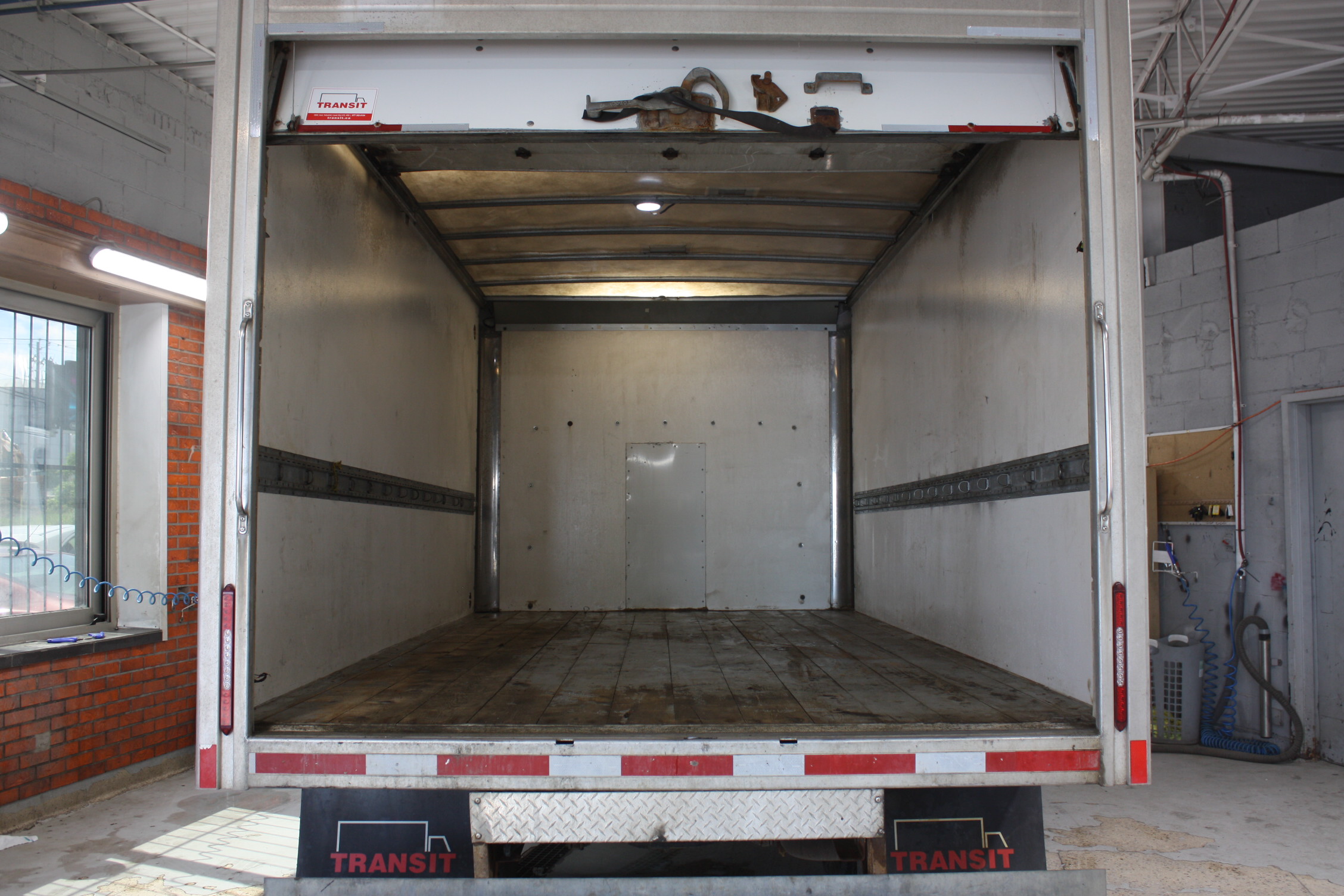 2015 FORD TRANSIT CUBE 15′