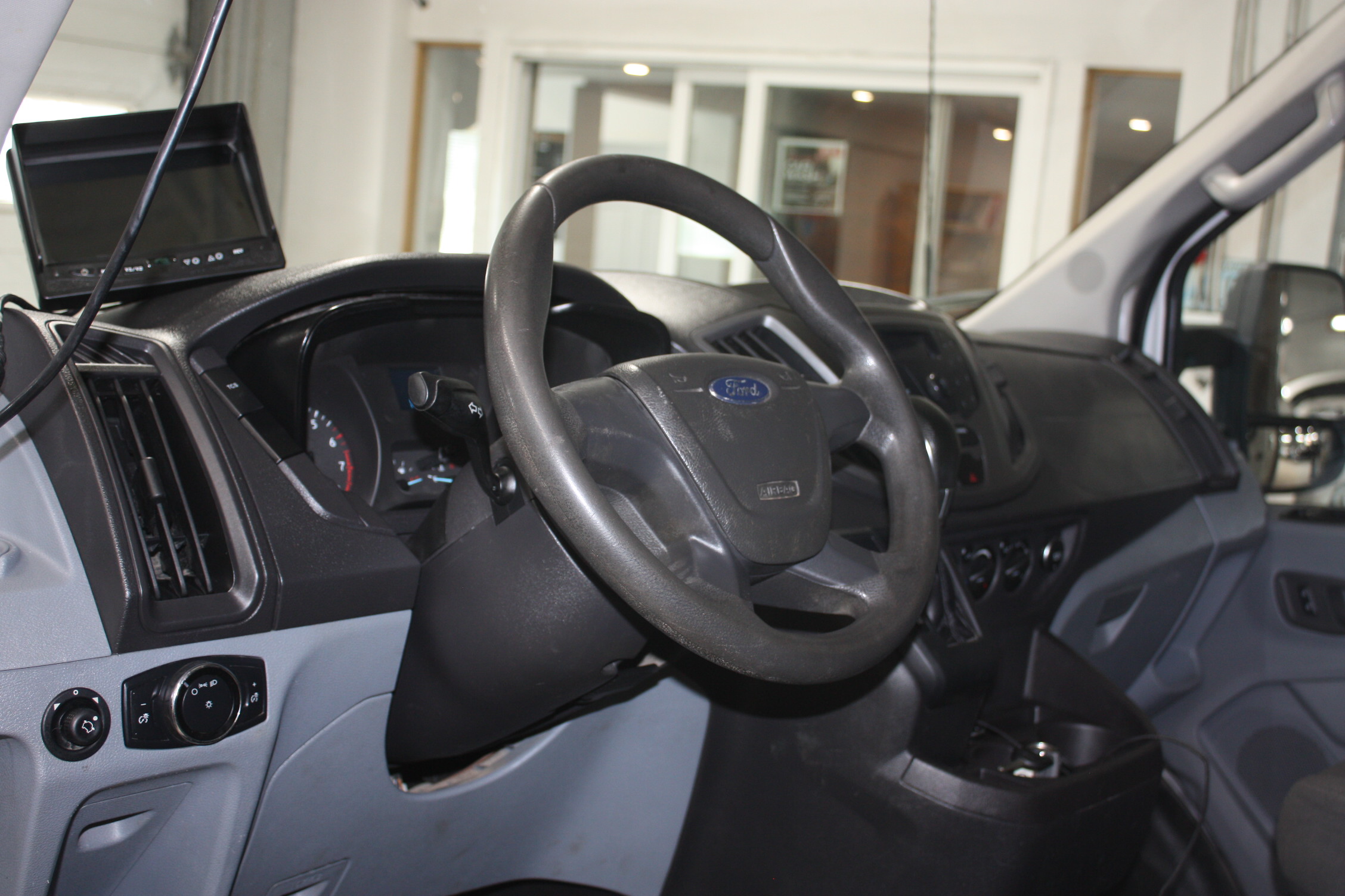 2015 FORD TRANSIT CUBE 15′